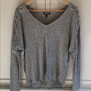 Express heather gray long sleeve v neck EUC